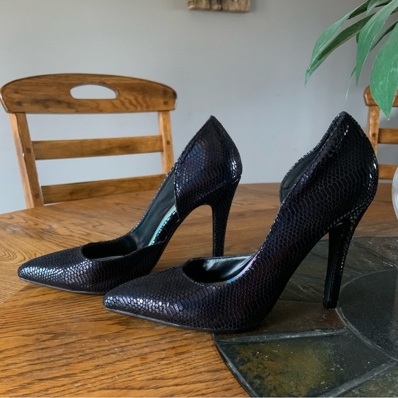 Heels - Picture 5 of 8